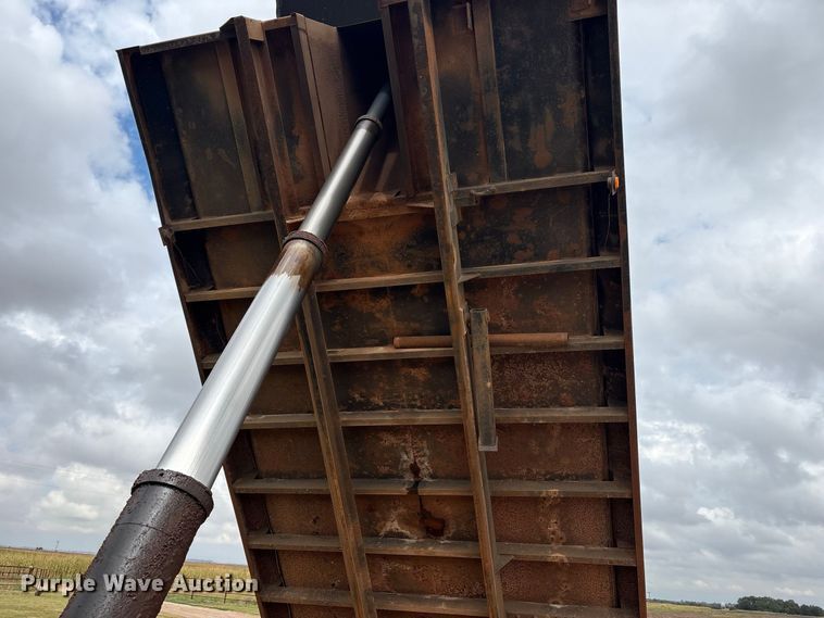 image for item EX0041 1993 International 9300 dump truck
