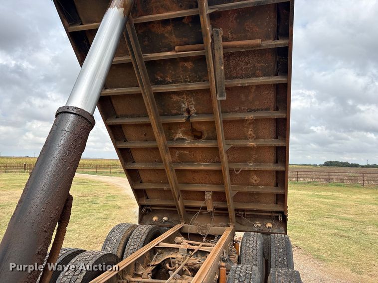 image for item EX0041 1993 International 9300 dump truck