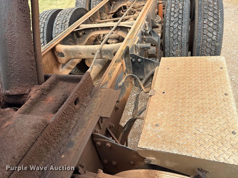 image for item EX0041 1993 International 9300 dump truck
