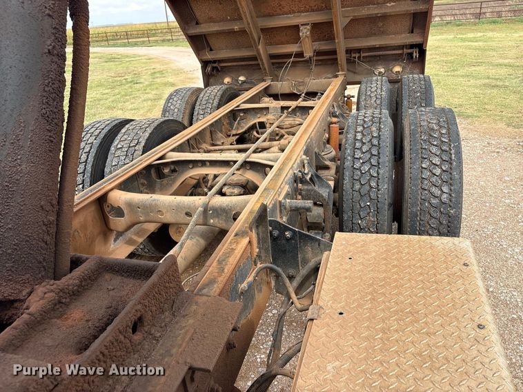 image for item EX0041 1993 International 9300 dump truck