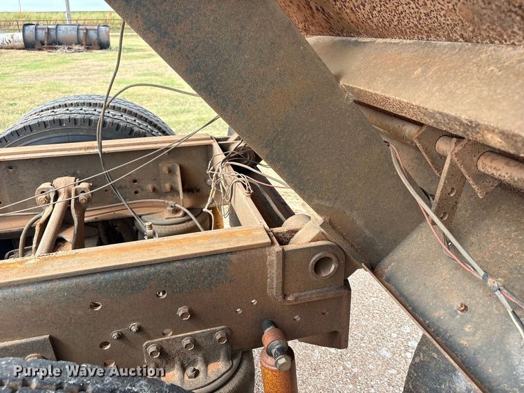 image for item EX0041 1993 International 9300 dump truck