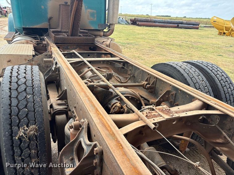 image for item EX0041 1993 International 9300 dump truck