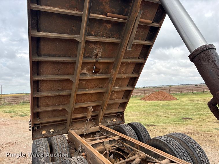 image for item EX0041 1993 International 9300 dump truck