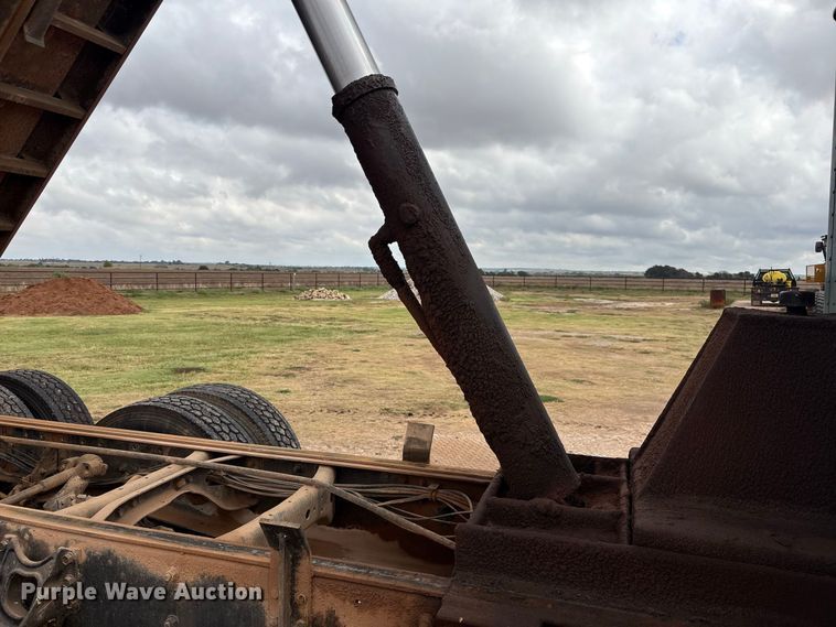 image for item EX0041 1993 International 9300 dump truck