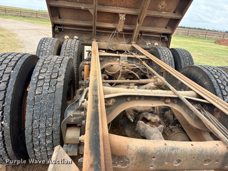 image for item EX0041 1993 International 9300 dump truck