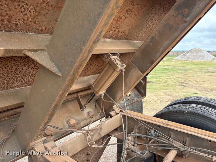 image for item EX0041 1993 International 9300 dump truck