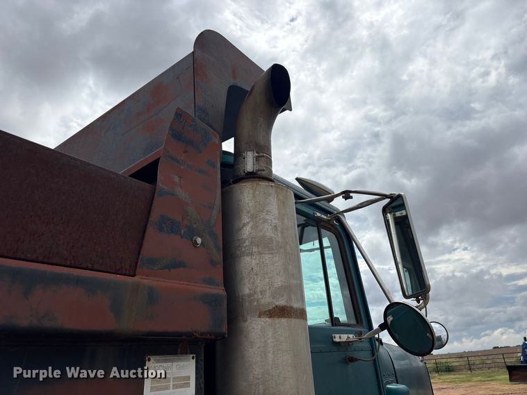 image for item EX0041 1993 International 9300 dump truck