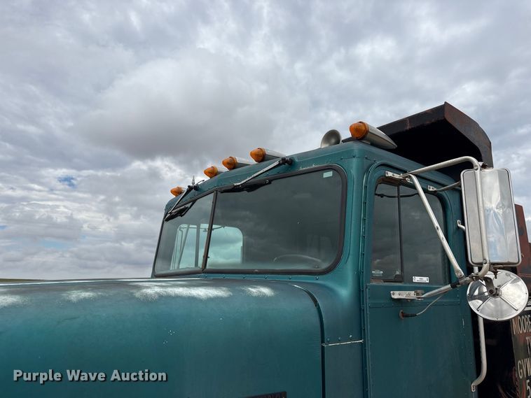 image for item EX0041 1993 International 9300 dump truck