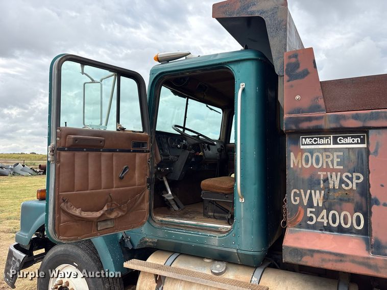 image for item EX0041 1993 International 9300 dump truck