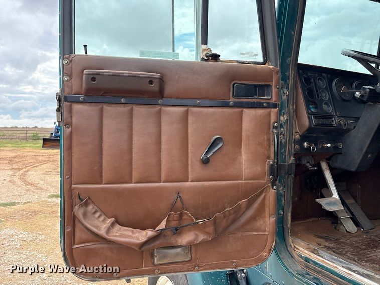 image for item EX0041 1993 International 9300 dump truck