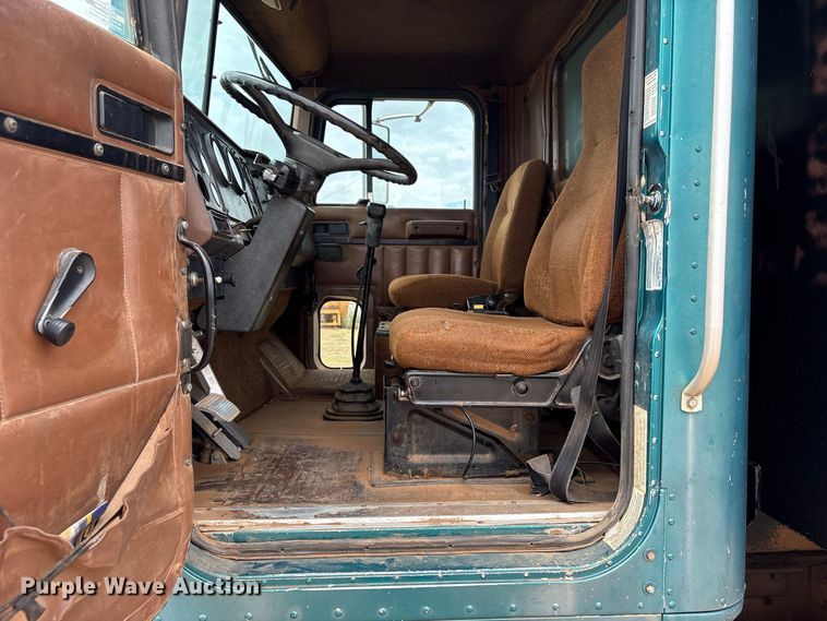 image for item EX0041 1993 International 9300 dump truck