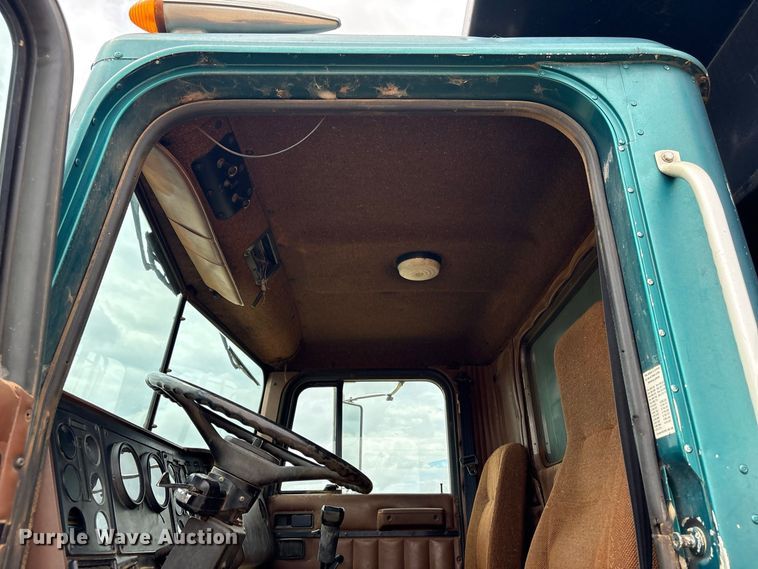 image for item EX0041 1993 International 9300 dump truck