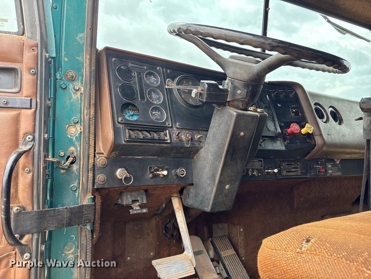 image for item EX0041 1993 International 9300 dump truck
