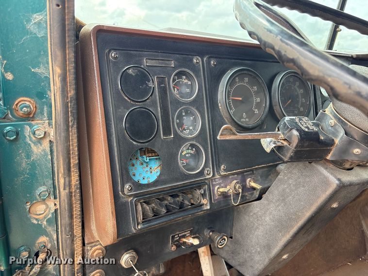 image for item EX0041 1993 International 9300 dump truck