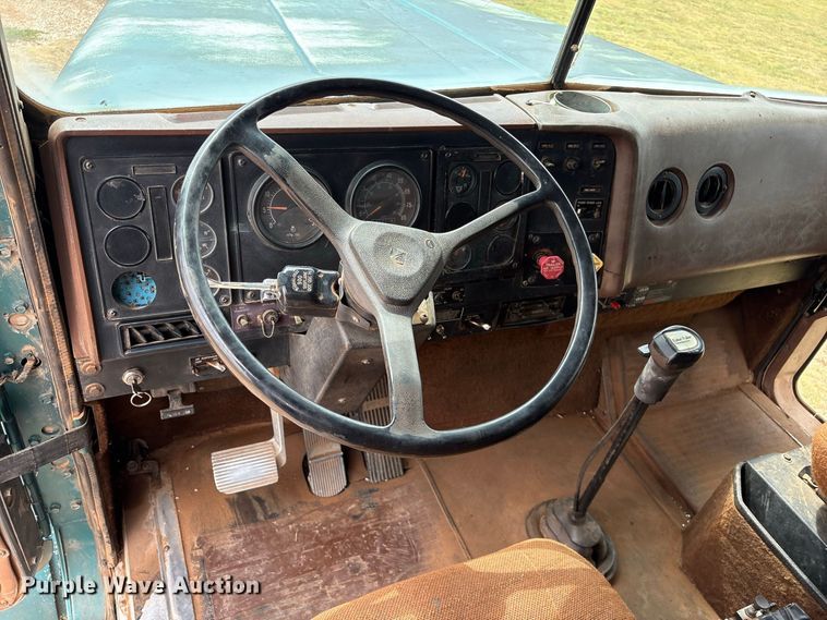 image for item EX0041 1993 International 9300 dump truck