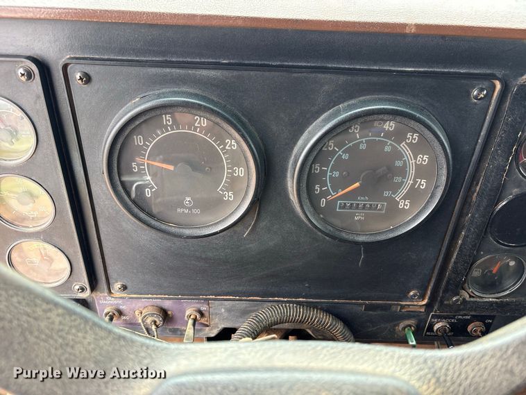image for item EX0041 1993 International 9300 dump truck