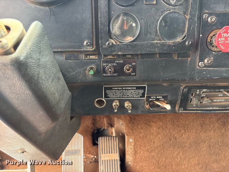 image for item EX0041 1993 International 9300 dump truck