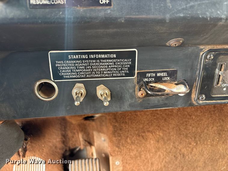 image for item EX0041 1993 International 9300 dump truck