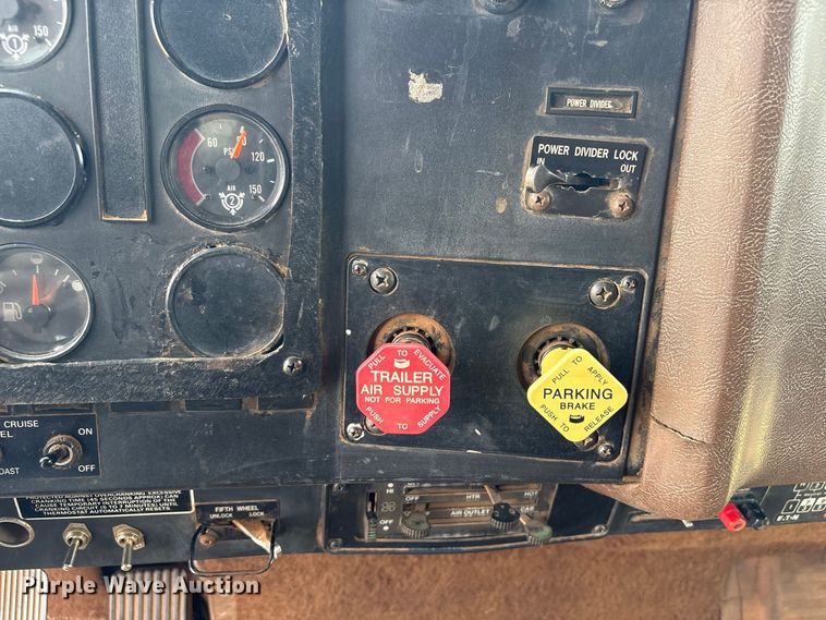 image for item EX0041 1993 International 9300 dump truck