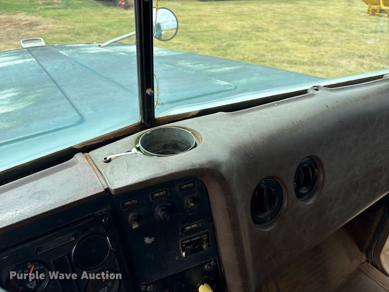 image for item EX0041 1993 International 9300 dump truck