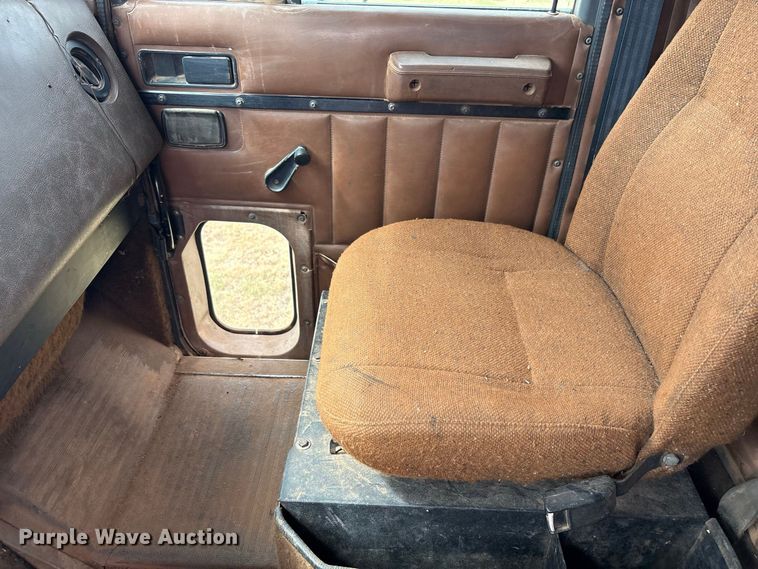 image for item EX0041 1993 International 9300 dump truck