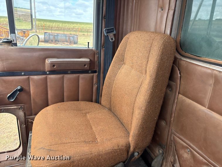 image for item EX0041 1993 International 9300 dump truck
