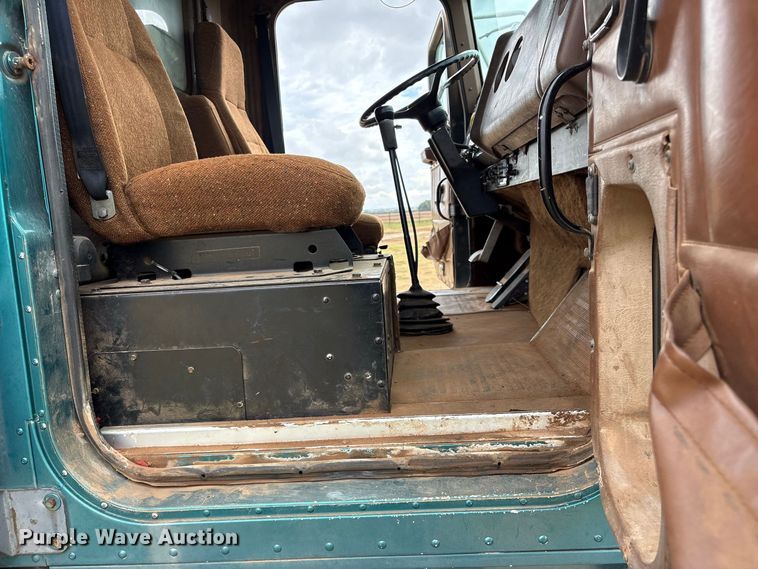 image for item EX0041 1993 International 9300 dump truck