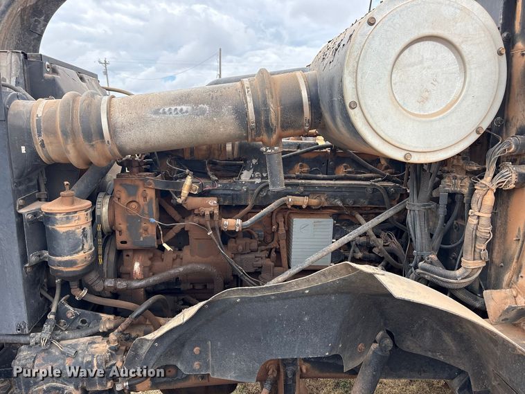 image for item EX0041 1993 International 9300 dump truck