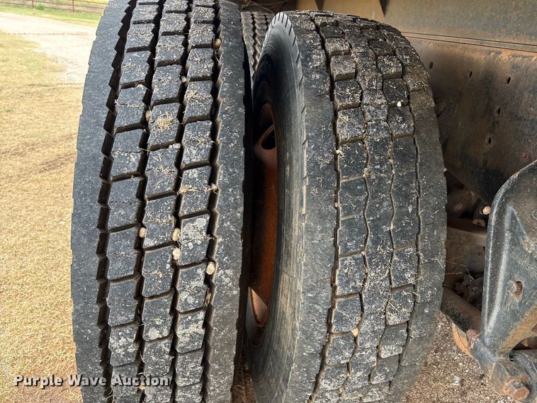 image for item EX0041 1993 International 9300 dump truck