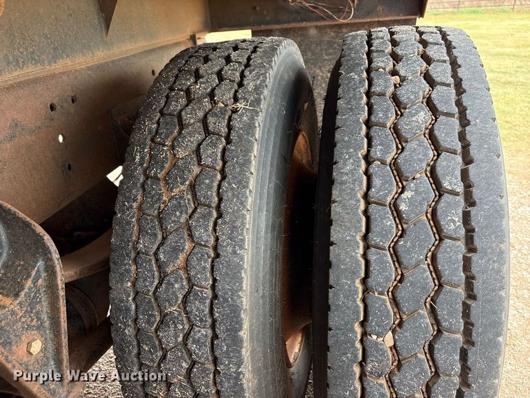 image for item EX0041 1993 International 9300 dump truck