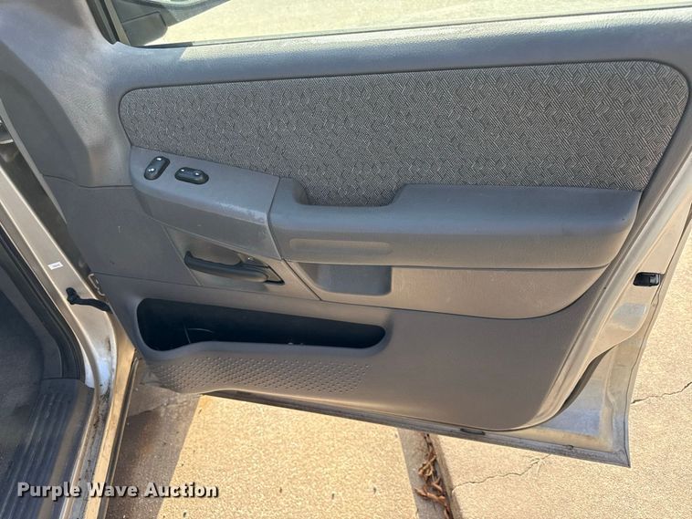 image for item EX2219 2004 Ford Explorer SUV
