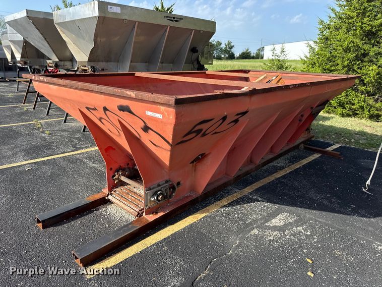 (2) spreaders