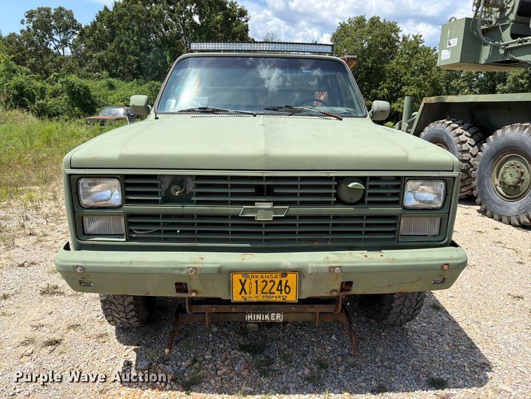 image for item EX2591 1986 Chevrolet D30 pickup truck cab and chassis