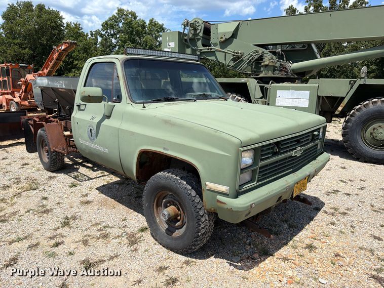 image for item EX2591 1986 Chevrolet D30 pickup truck cab and chassis