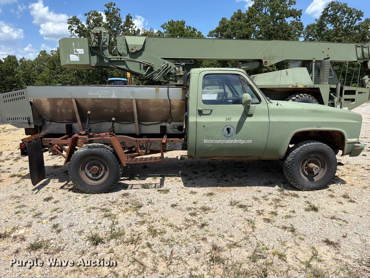 image for item EX2591 1986 Chevrolet D30 pickup truck cab and chassis