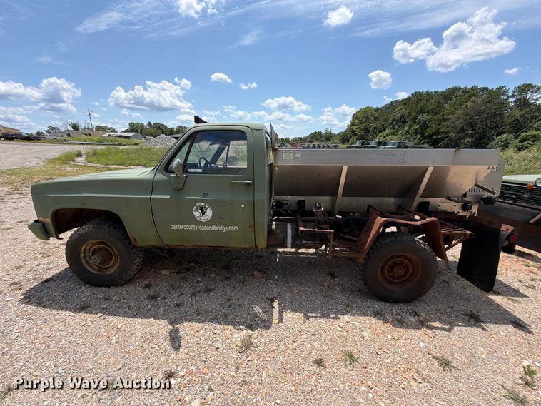 image for item EX2591 1986 Chevrolet D30 pickup truck cab and chassis