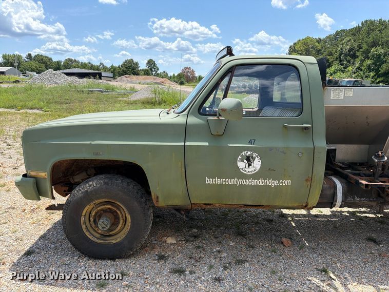 image for item EX2591 1986 Chevrolet D30 pickup truck cab and chassis