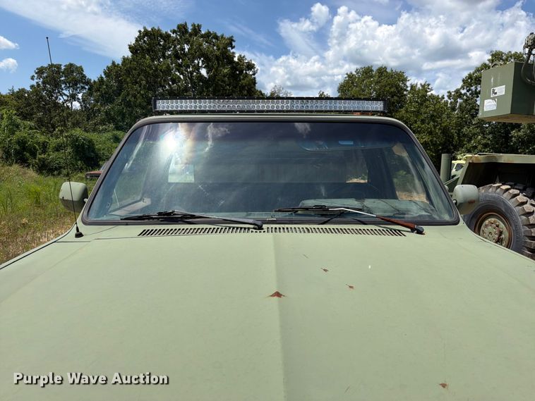 image for item EX2591 1986 Chevrolet D30 pickup truck cab and chassis