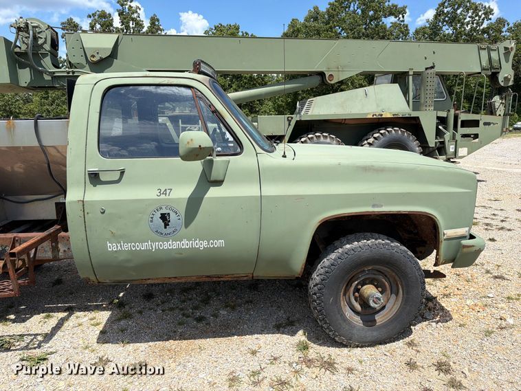 image for item EX2591 1986 Chevrolet D30 pickup truck cab and chassis