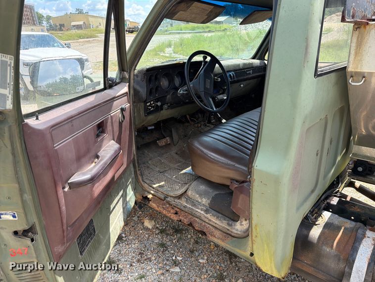 image for item EX2591 1986 Chevrolet D30 pickup truck cab and chassis