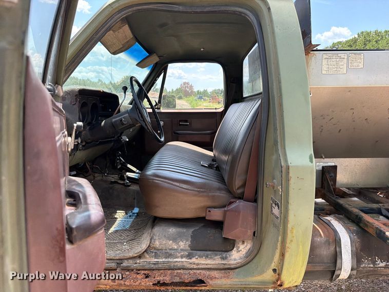 image for item EX2591 1986 Chevrolet D30 pickup truck cab and chassis