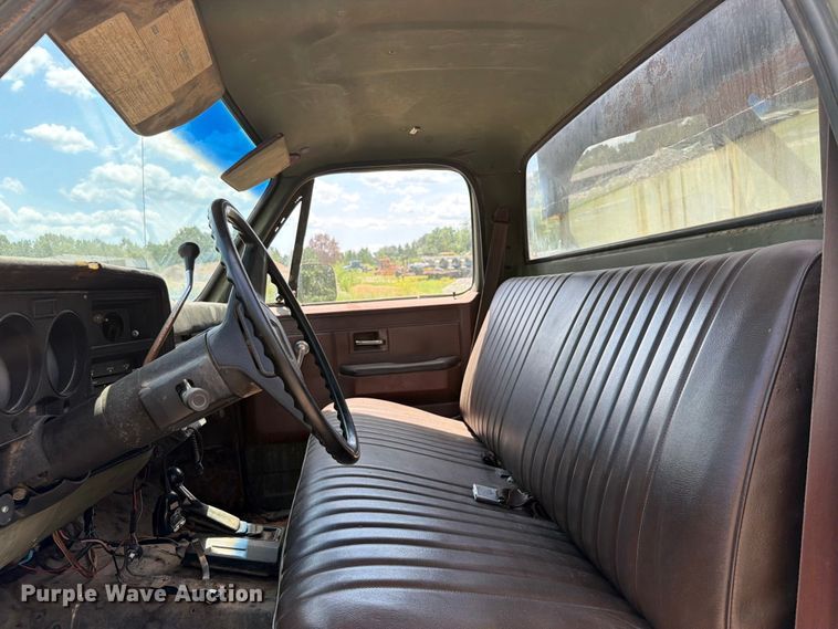 image for item EX2591 1986 Chevrolet D30 pickup truck cab and chassis
