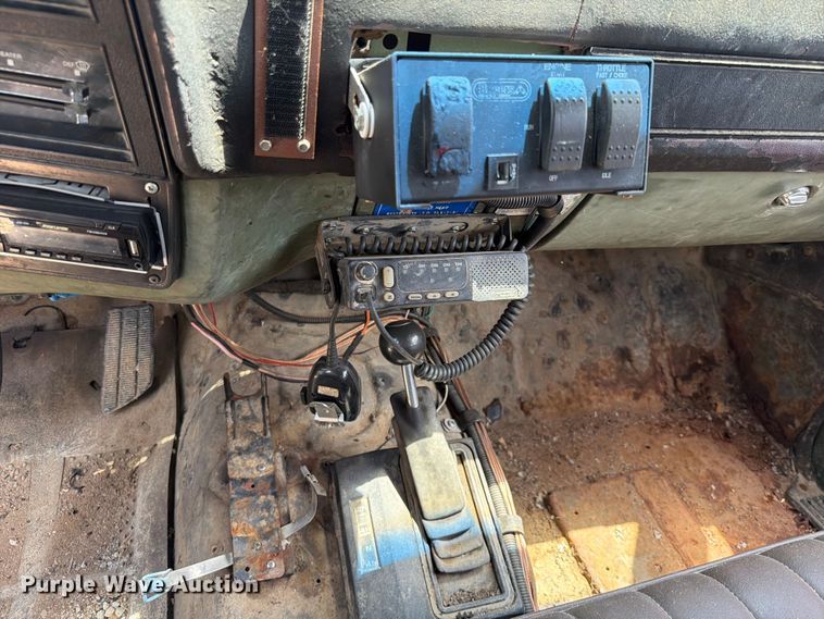 image for item EX2591 1986 Chevrolet D30 pickup truck cab and chassis