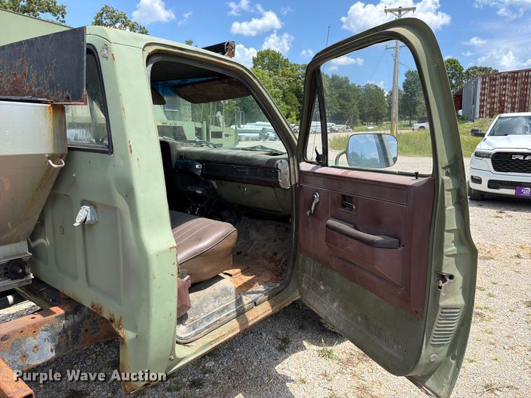image for item EX2591 1986 Chevrolet D30 pickup truck cab and chassis
