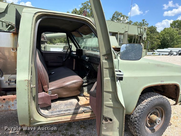 image for item EX2591 1986 Chevrolet D30 pickup truck cab and chassis