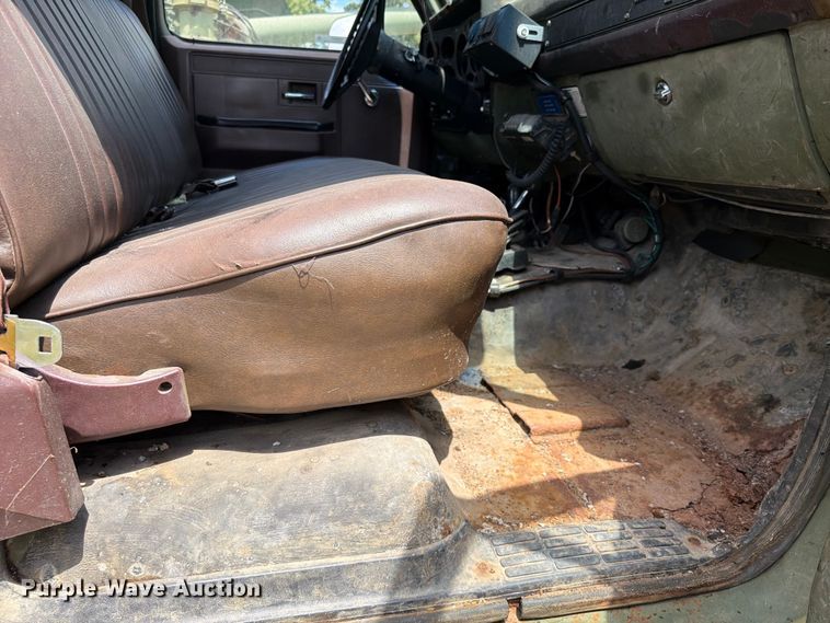 image for item EX2591 1986 Chevrolet D30 pickup truck cab and chassis