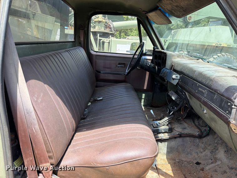 image for item EX2591 1986 Chevrolet D30 pickup truck cab and chassis