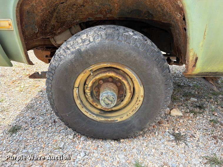 image for item EX2591 1986 Chevrolet D30 pickup truck cab and chassis