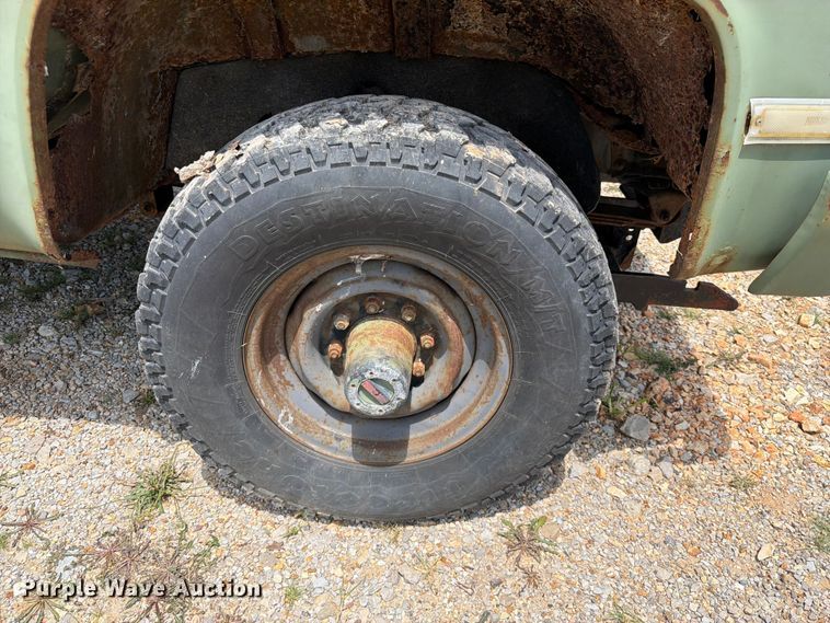 image for item EX2591 1986 Chevrolet D30 pickup truck cab and chassis