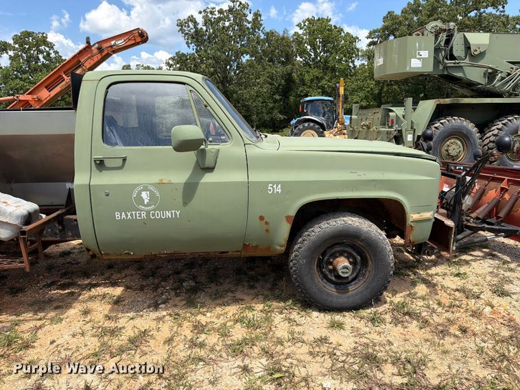image for item EX2592 1985 Chevrolet D30 pickup truck cab and chassis
